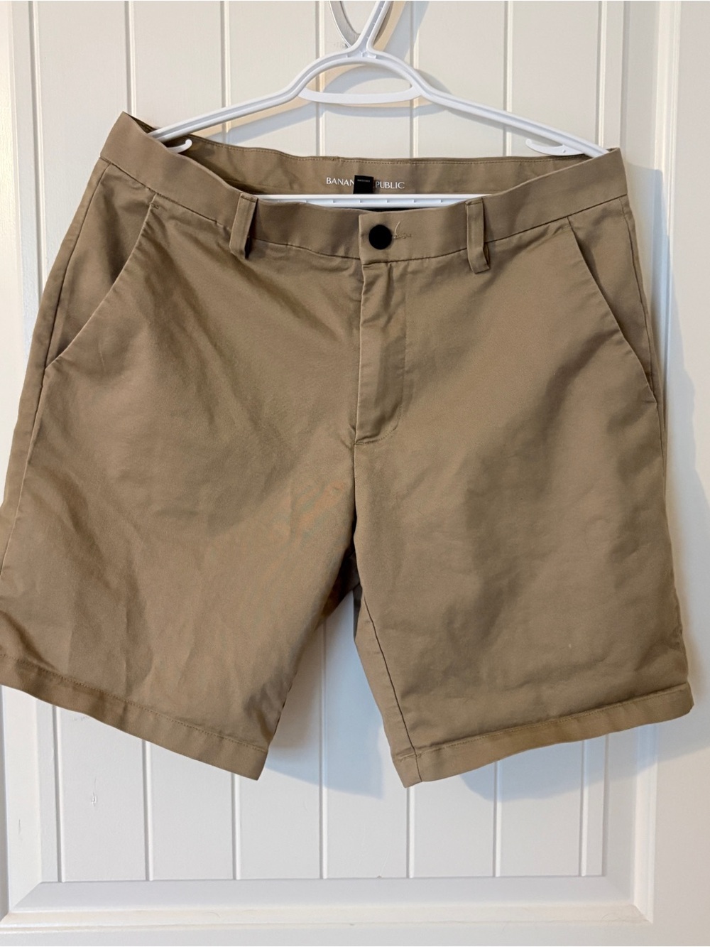 Banana Republic Men's Tan Flat-Front Chino Shorts